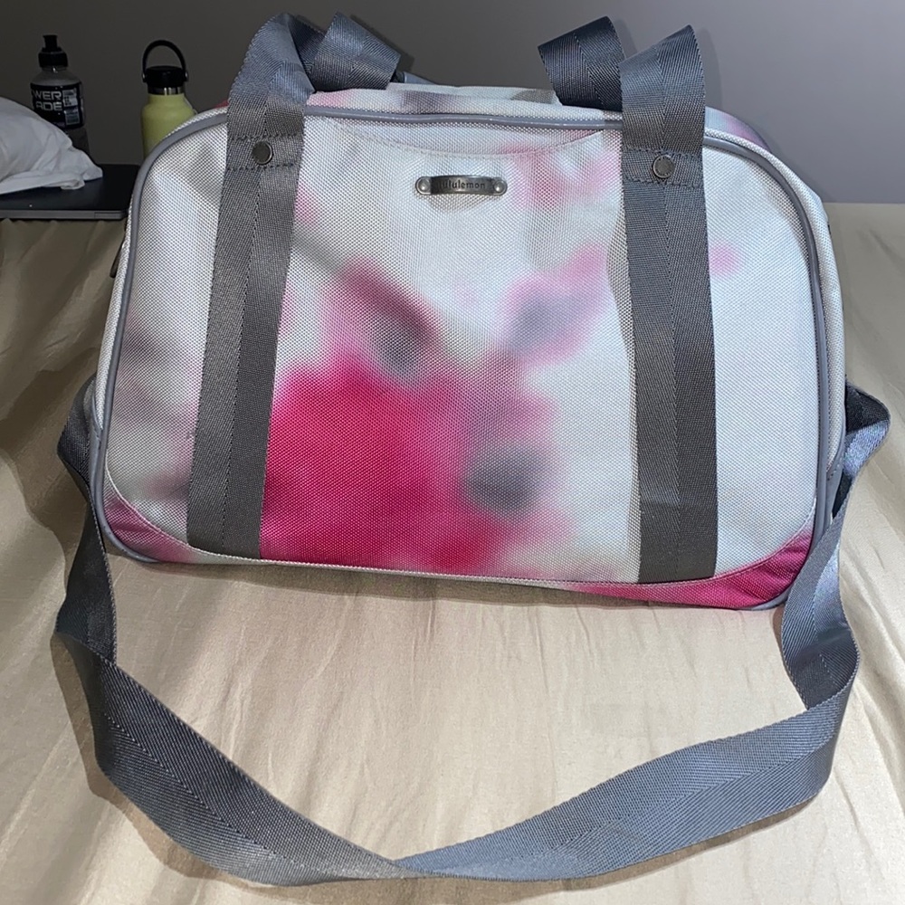 lululemon pattern gym bag